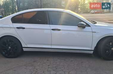 Седан Volkswagen Passat 2015 в 