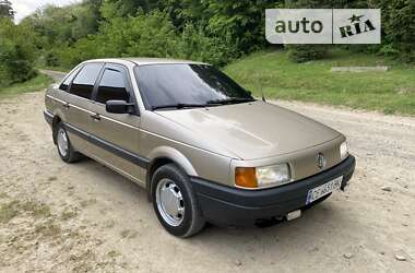 Седан Volkswagen Passat 1988 в Черновцах