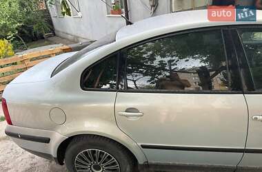 Седан Volkswagen Passat 1998 в Нововолынске
