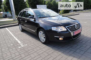 Універсал Volkswagen Passat 2010 в Луцьку