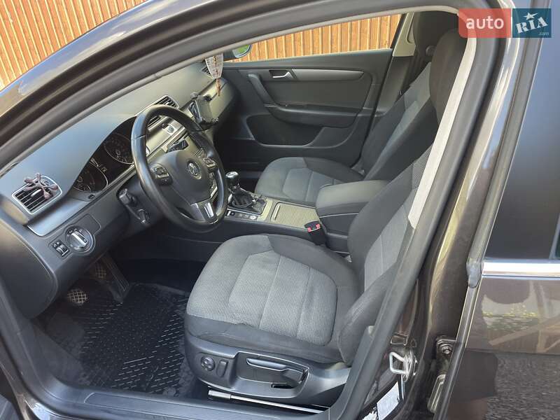 Универсал Volkswagen Passat 2012 в Ужгороде