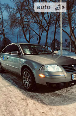 Седан Volkswagen Passat 2002 в Києві