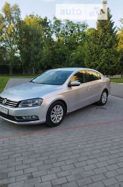 Седан Volkswagen Passat 2012 в Дубні