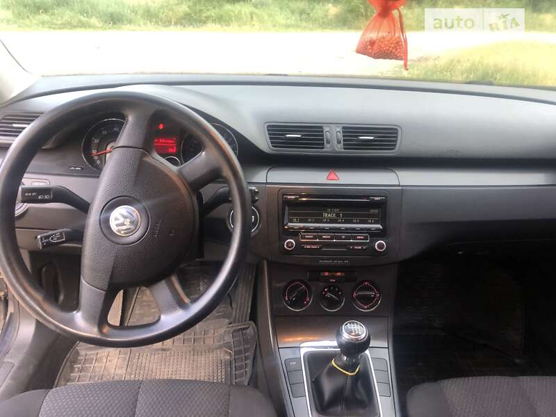 Седан Volkswagen Passat 2005 в Монастырище