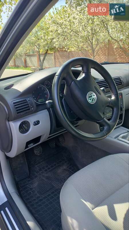 Седан Volkswagen Passat 2003 в Кривом Роге