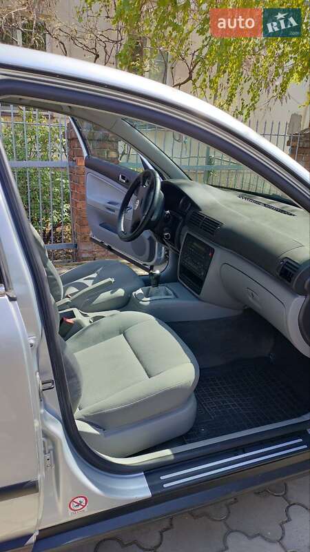 Седан Volkswagen Passat 2003 в Кривом Роге