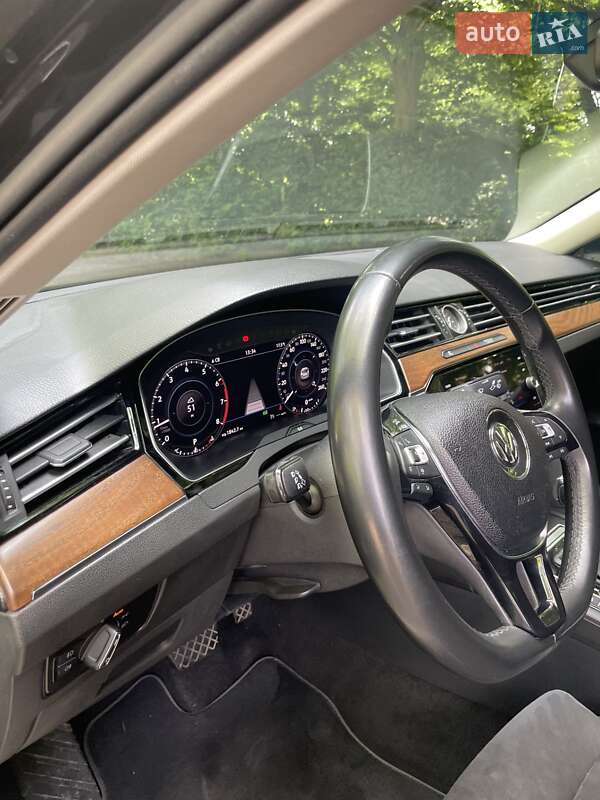 Седан Volkswagen Passat 2019 в Киеве