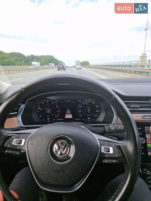 Седан Volkswagen Passat 2019 в Киеве