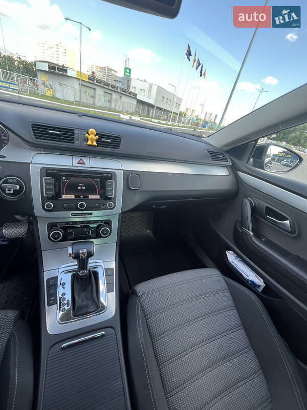 Седан Volkswagen Passat 2010 в Києві