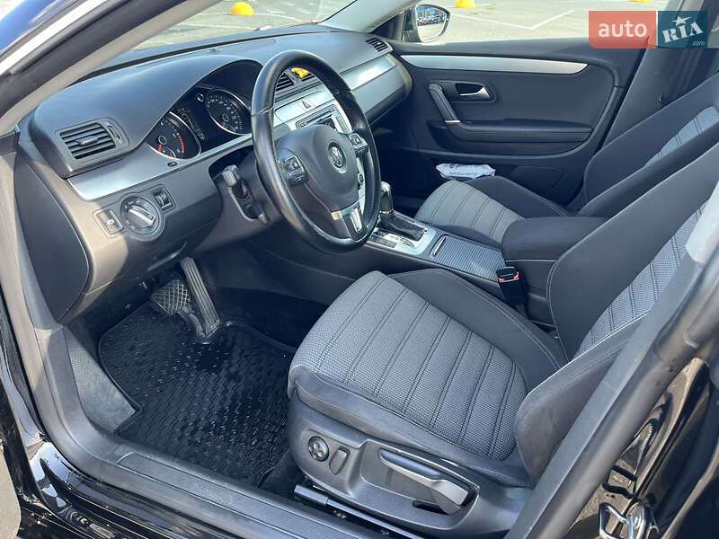 Седан Volkswagen Passat 2010 в Києві