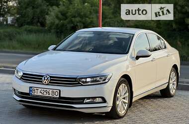 Седан Volkswagen Passat 2015 в Виннице