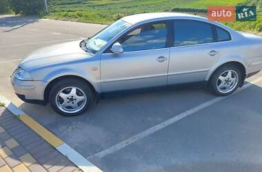 Седан Volkswagen Passat 2004 в Киеве