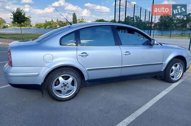 Седан Volkswagen Passat 2004 в Киеве