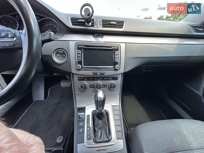 Універсал Volkswagen Passat 2011 в Києві