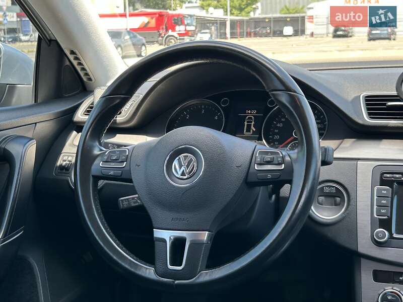 Універсал Volkswagen Passat 2011 в Києві