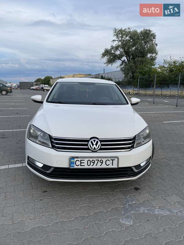 Седан Volkswagen Passat 2011 в Чернівцях