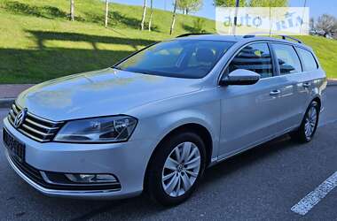 Універсал Volkswagen Passat 2014 в Києві