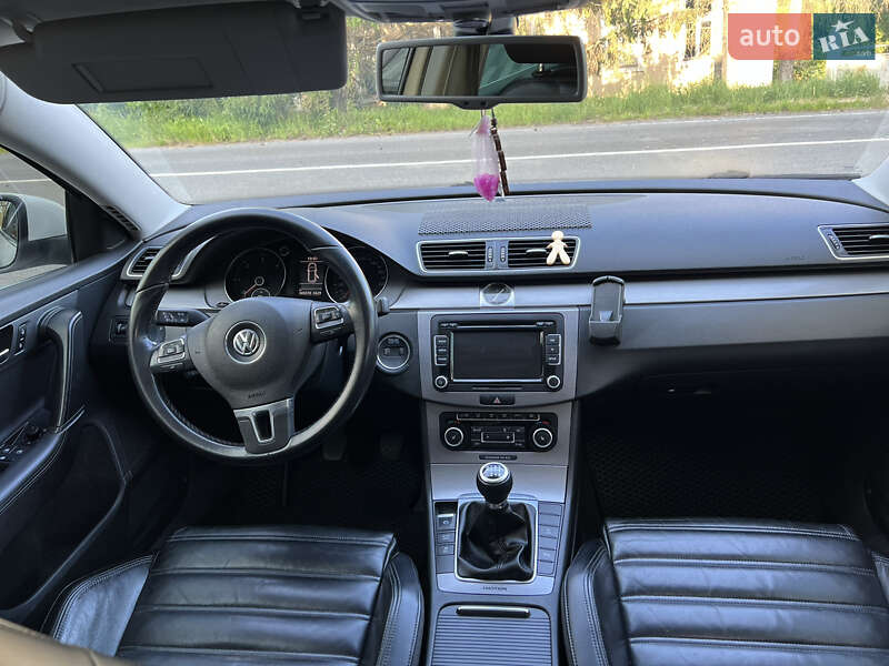 Универсал Volkswagen Passat 2011 в Ужгороде