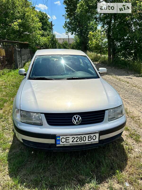 Седан Volkswagen Passat 1997 в Черновцах