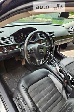 Седан Volkswagen Passat 2014 в Черновцах