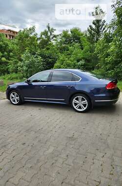 Седан Volkswagen Passat 2014 в Черновцах