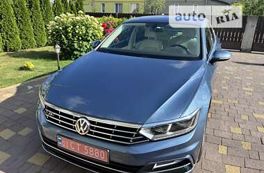 Седан Volkswagen Passat 2018 в Жовкве