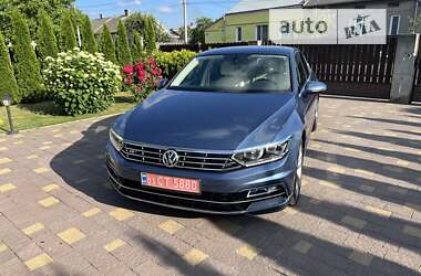 Седан Volkswagen Passat 2018 в Жовкве