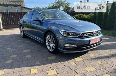 Седан Volkswagen Passat 2018 в Жовкве