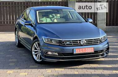 Седан Volkswagen Passat 2018 в Жовкве