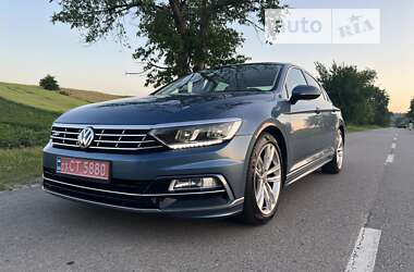 Седан Volkswagen Passat 2018 в Жовкве