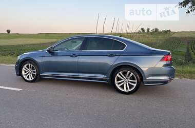 Седан Volkswagen Passat 2018 в Жовкве