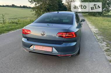 Седан Volkswagen Passat 2018 в Жовкве