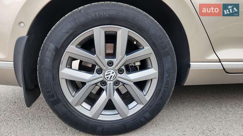 Седан Volkswagen Passat 2015 в Долинській