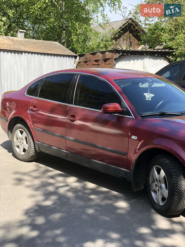 Седан Volkswagen Passat 2001 в Буську