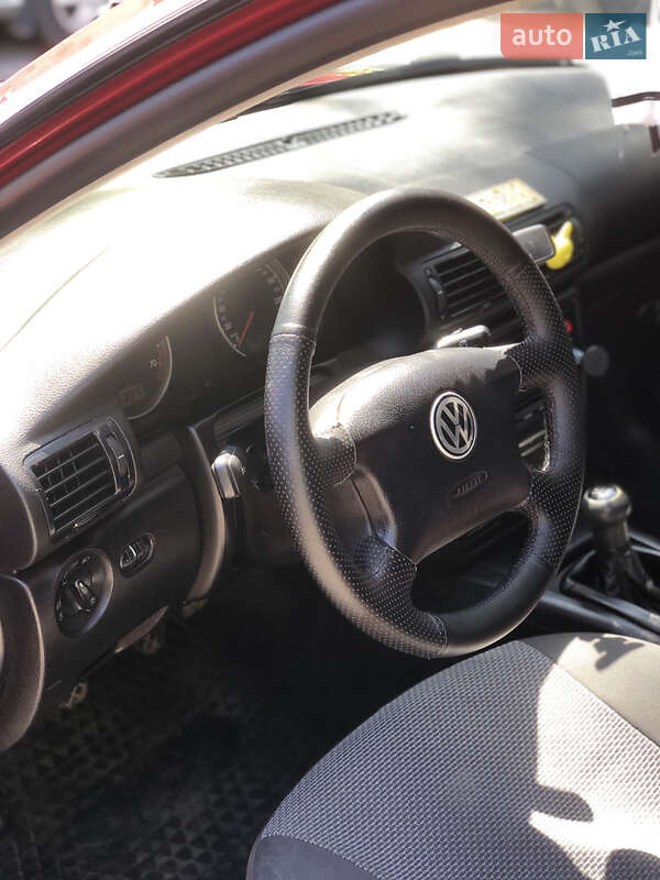 Седан Volkswagen Passat 2001 в Буську