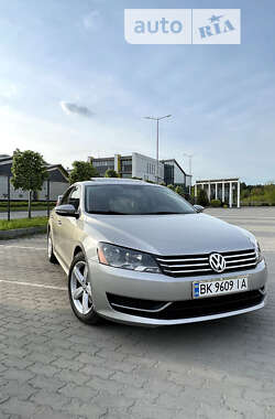 Седан Volkswagen Passat 2012 в Бродах