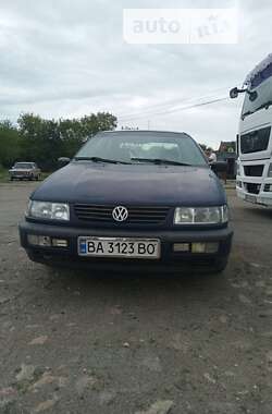 Седан Volkswagen Passat 1994 в Новоукраинке