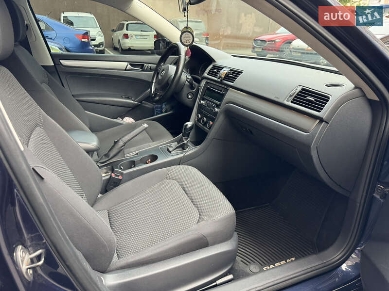 Седан Volkswagen Passat 2013 в Києві