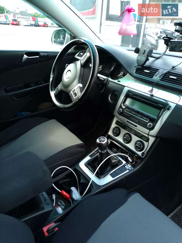 Универсал Volkswagen Passat 2009 в Хмельницком
