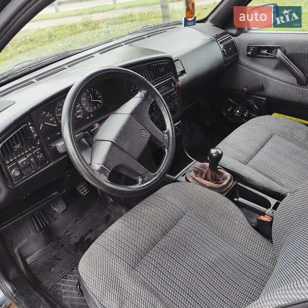 Универсал Volkswagen Passat 1991 в Каневе