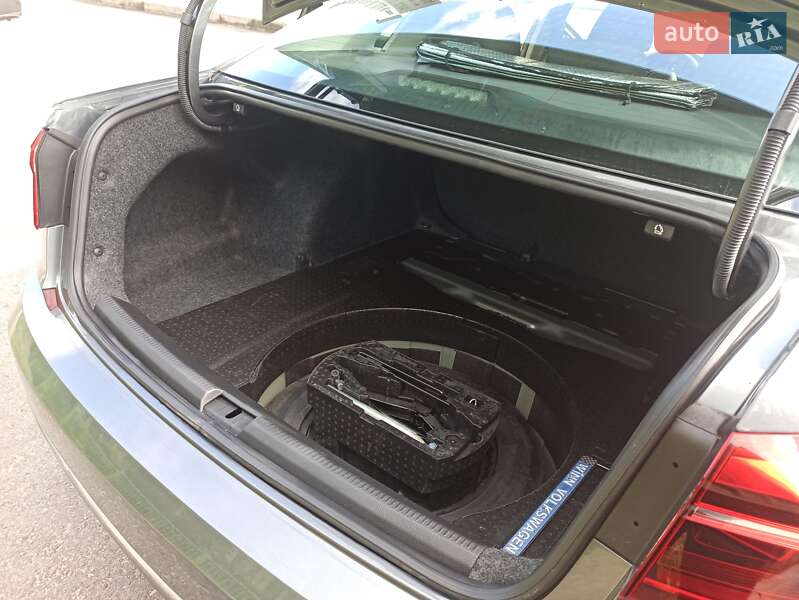 Седан Volkswagen Passat 2017 в Харькове