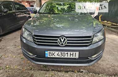 Седан Volkswagen Passat 2013 в Ровно
