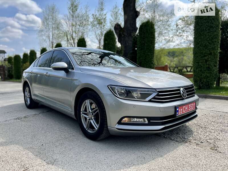 Седан Volkswagen Passat 2015 в Калуші