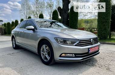 Седан Volkswagen Passat 2015 в Калуші