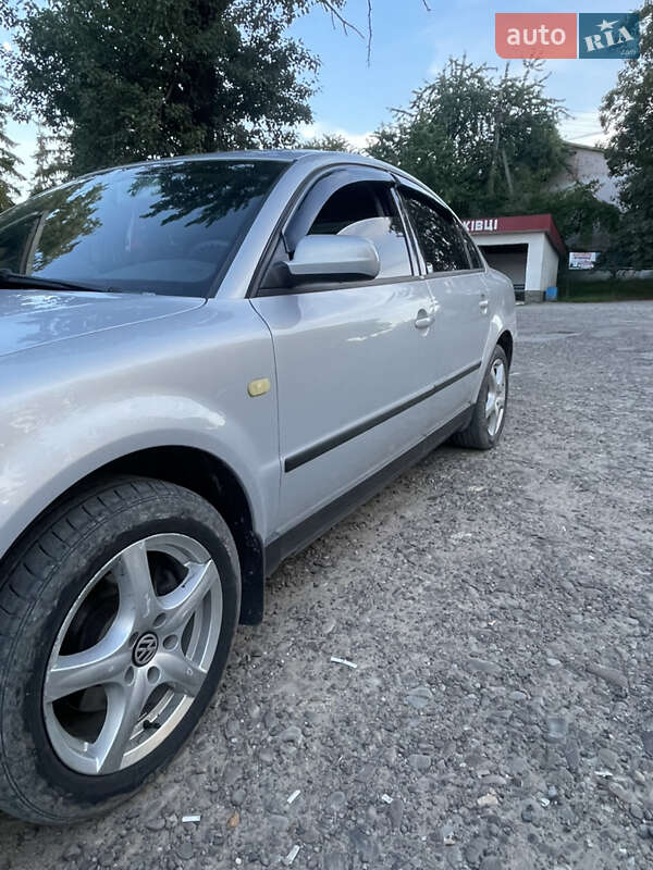 Седан Volkswagen Passat 1999 в Кицмани