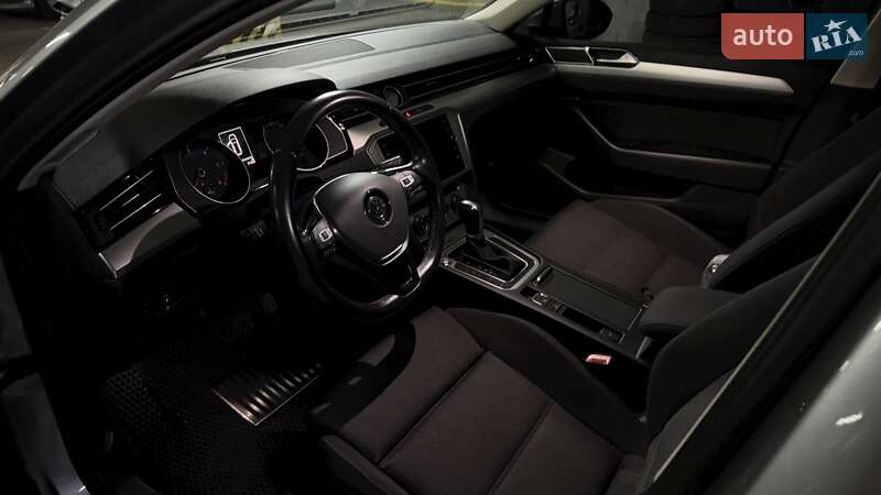 Универсал Volkswagen Passat 2018 в Киеве