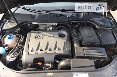 Универсал Volkswagen Passat 2013 в Житомире