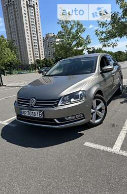 Седан Volkswagen Passat 2012 в Киеве