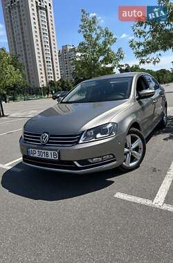 Седан Volkswagen Passat 2012 в Киеве