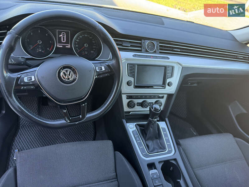 Універсал Volkswagen Passat 2016 в Луцьку